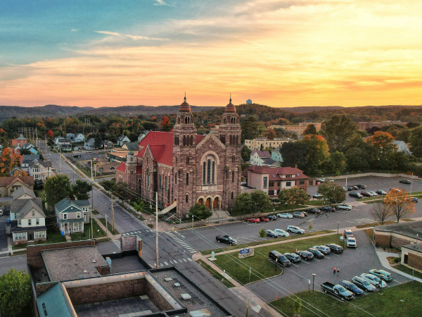 saint-peter-cathedral-in-marquette-at-sunset, Photo by Taylor Hunt: https://www.pexels.com/photo/saint-peter-cathedral-in-marquette-at-sunset-18715560/