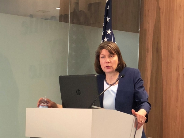 Susan Houseman presents manufacturing research at EPI