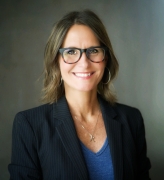 Kelli Adams headshot